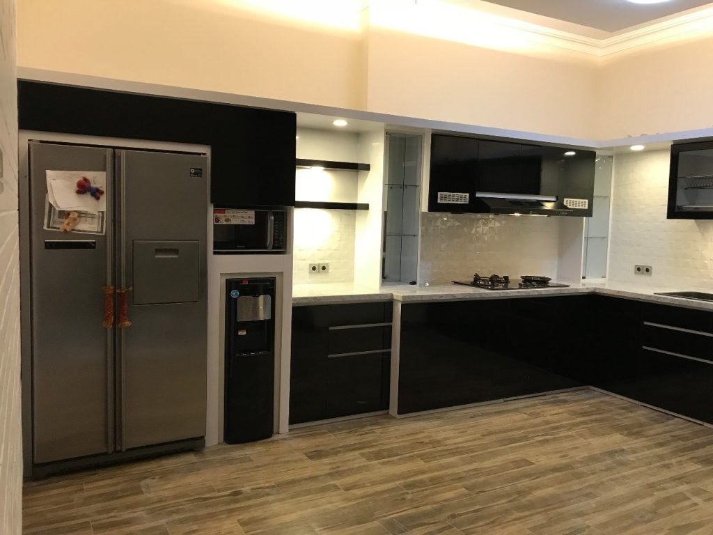 Model Kitchen Set Aluminium